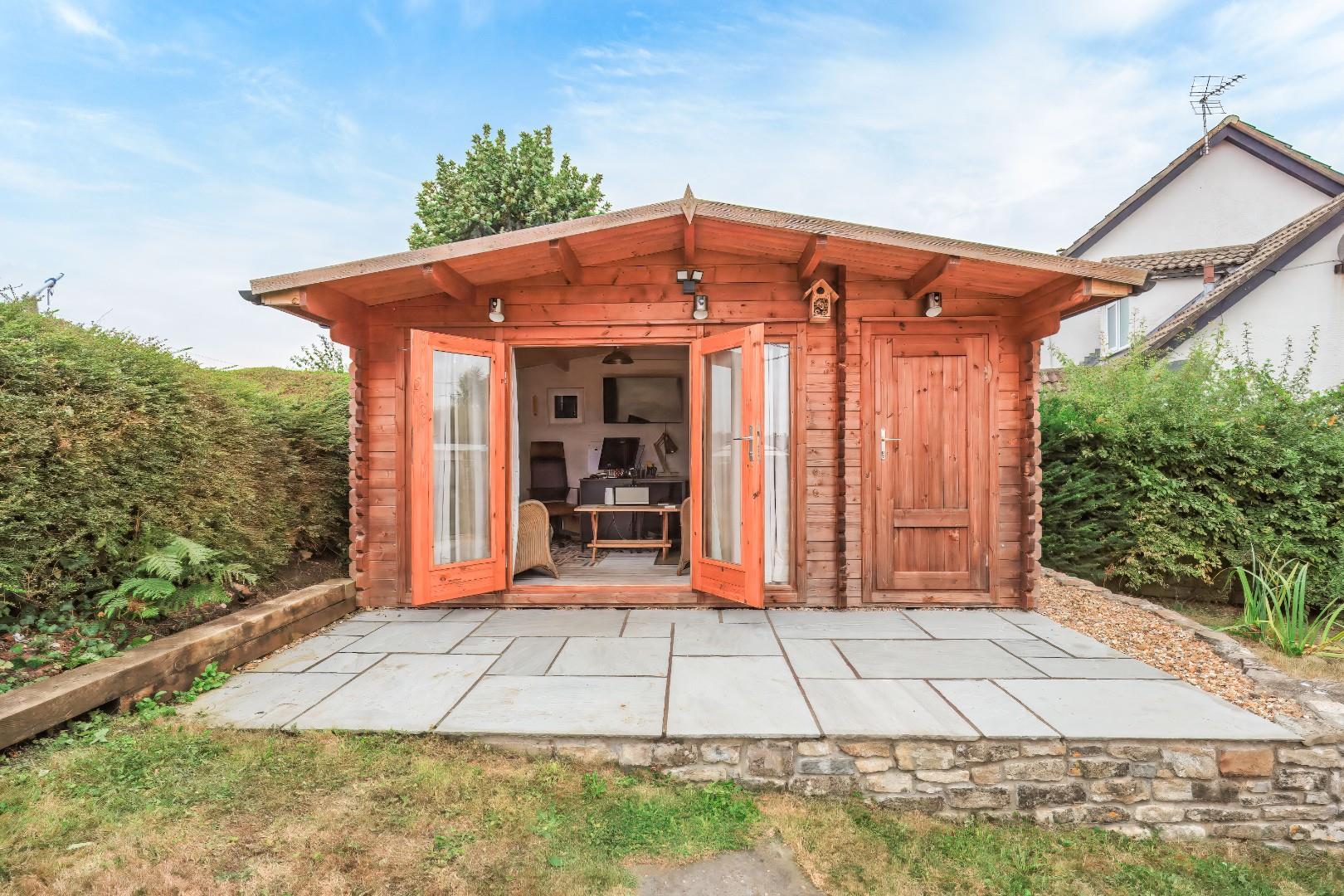 Bracklinn, St. Quentins Close, Llanblethian, Cowbridge, Vale of Glamorgan, CF71 7EZ